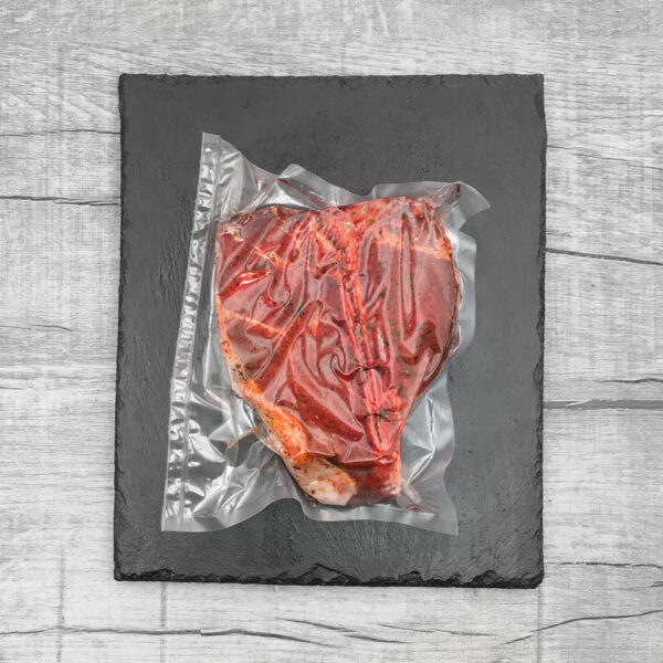 4423 Highland Beef Rinder-T-Bone-Steak mariniert, Ansicht von oben, verpackt
